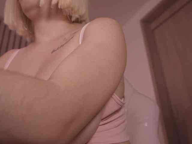 bella-adams webcam