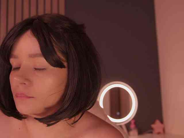bella-adams webcam