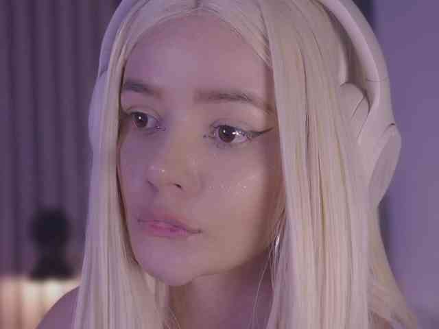 bella-adams webcam
