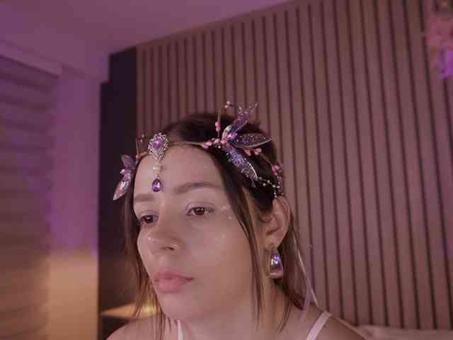 bella-adams webcam