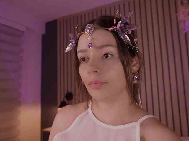 bella-adams webcam