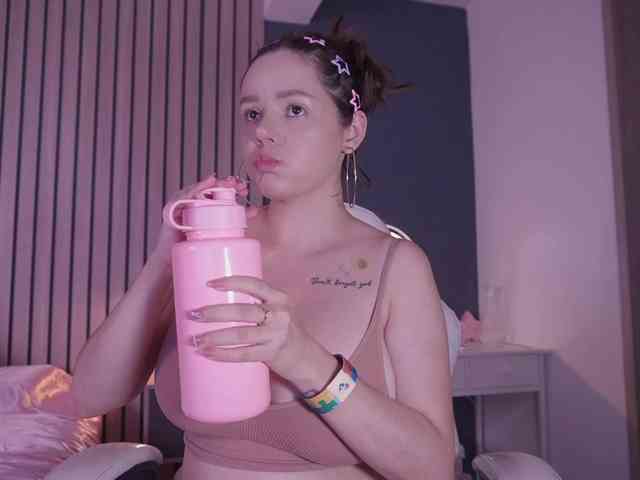 bella-adams webcam