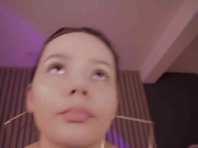 bella-adams webcam