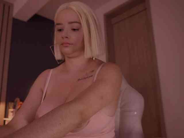 bella-adams webcam