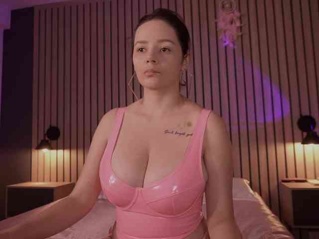 bella-adams webcam