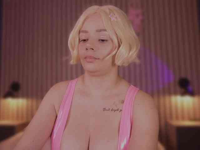 bella-adams webcam