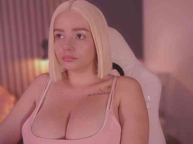 bella-adams webcam