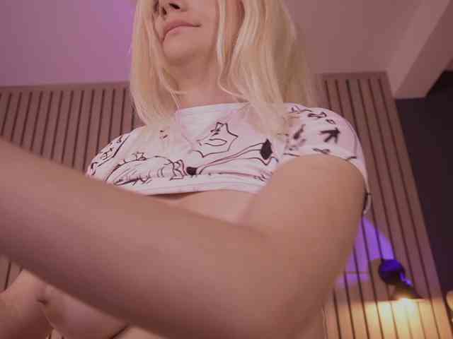 bella-adams webcam