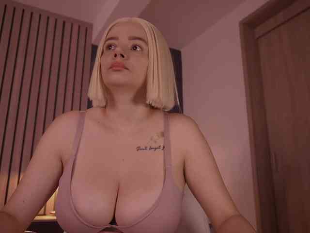 bella-adams
