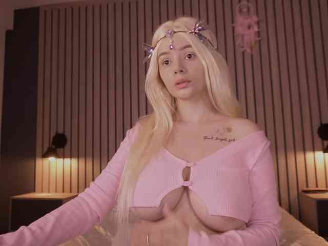 bella-adams webcam