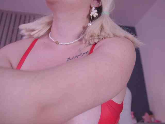 bella-adams webcam