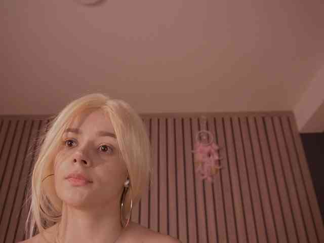 bella-adams webcam