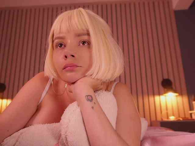 bella-adams webcam
