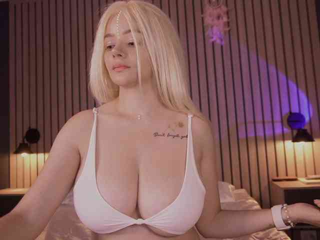 bella-adams