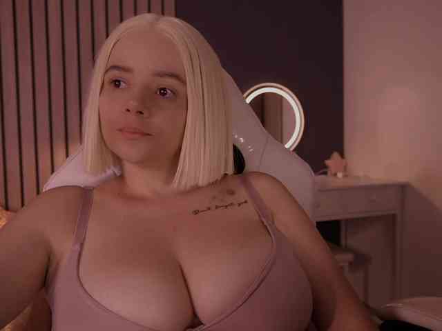 bella-adams webcam
