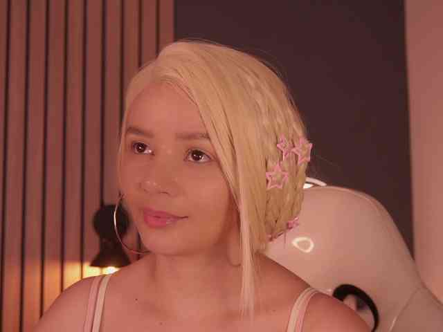 bella-adams webcam