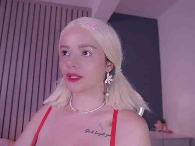 bella-adams webcam