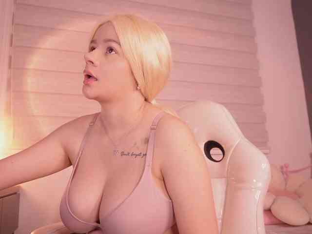 bella-adams webcam