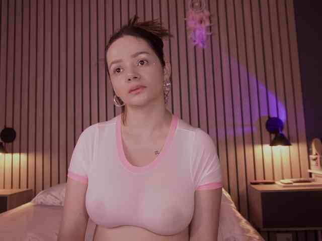 bella-adams webcam