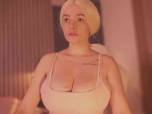 bella-adams