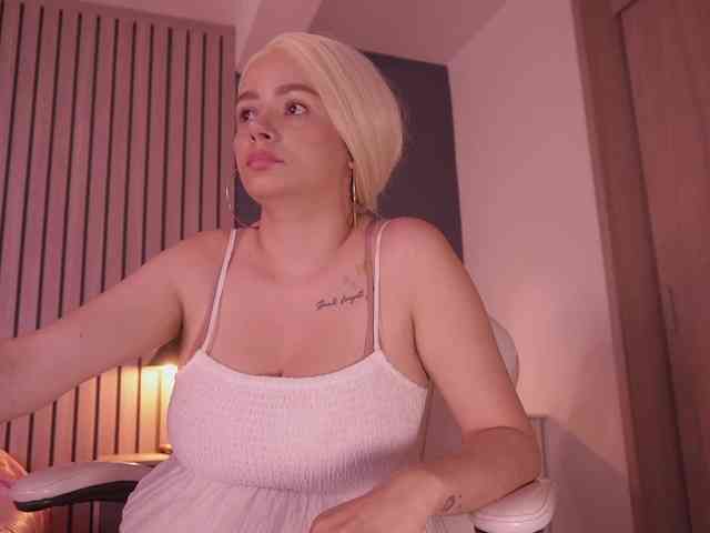 bella-adams webcam