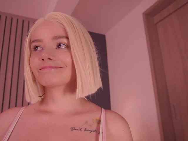 bella-adams webcam