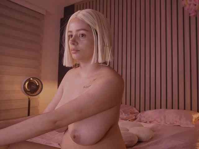 bella-adams webcam