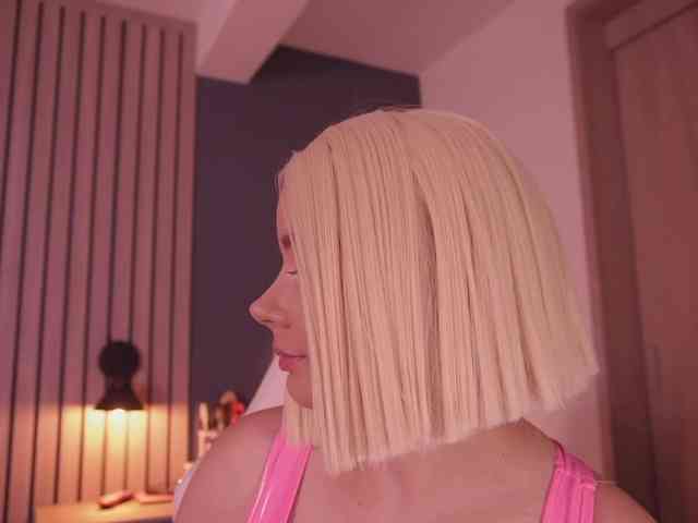bella-adams webcam