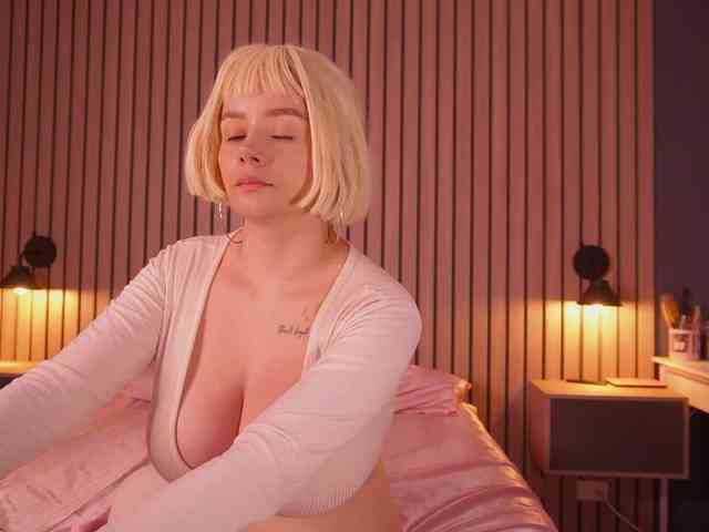 bella-adams webcam
