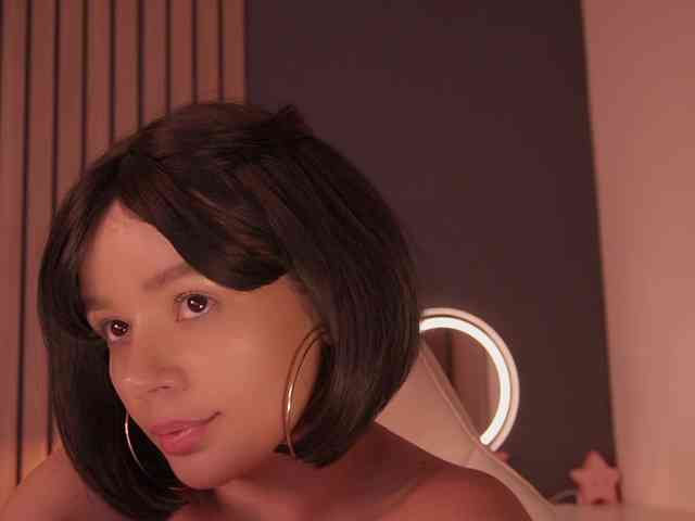 bella-adams webcam