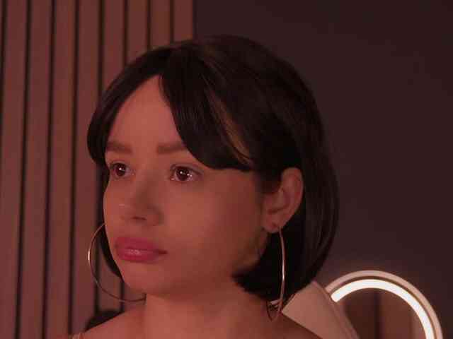 bella-adams