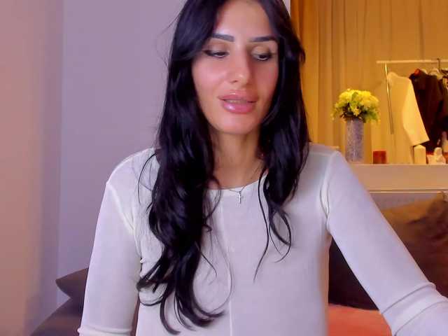 Milfchelle — live female cam