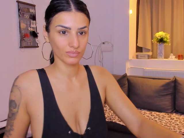 Milfchelle live cam on BongaCams