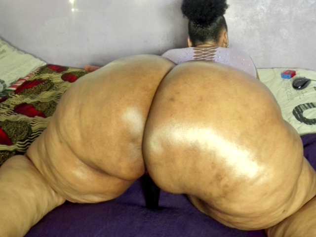 Big-Ass-Wilma, en directo ahora en BongaCams