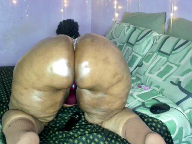 Big-Ass-Wilma live webcam show