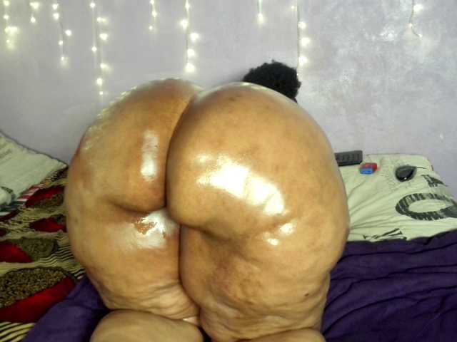 Big-Ass-Wilma, en directo ahora en BongaCams