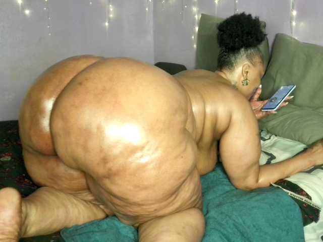 Big-Ass-Wilma live cam on BongaCams