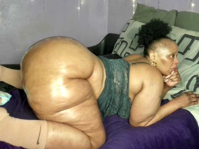 Big-Ass-Wilma live cam on BongaCams