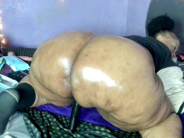 Big-Ass-Wilma live cam on BongaCams