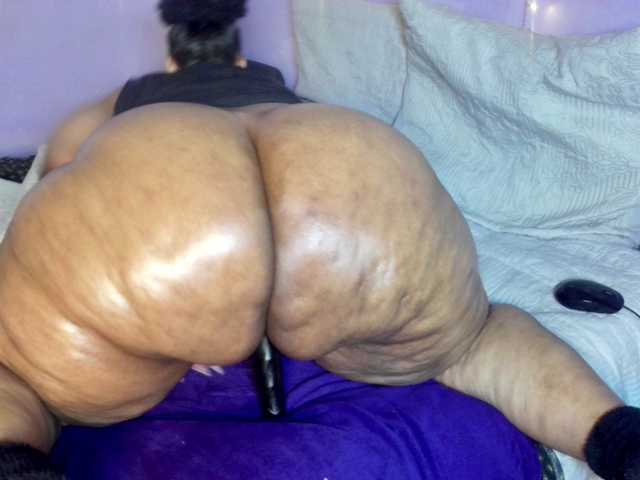 Big-Ass-Wilma live webcam show