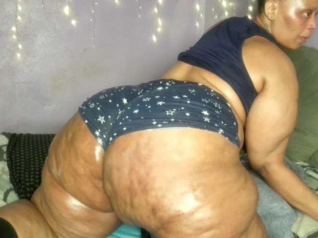 Big-Ass-Wilma live webcam show