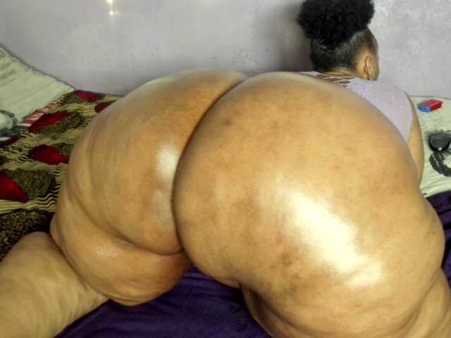 Big-Ass-Wilma, live now on BongaCams