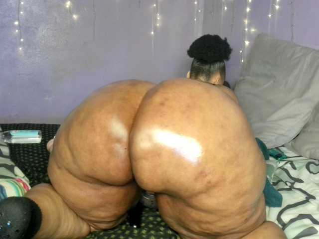 Big-Ass-Wilma live cam on BongaCams
