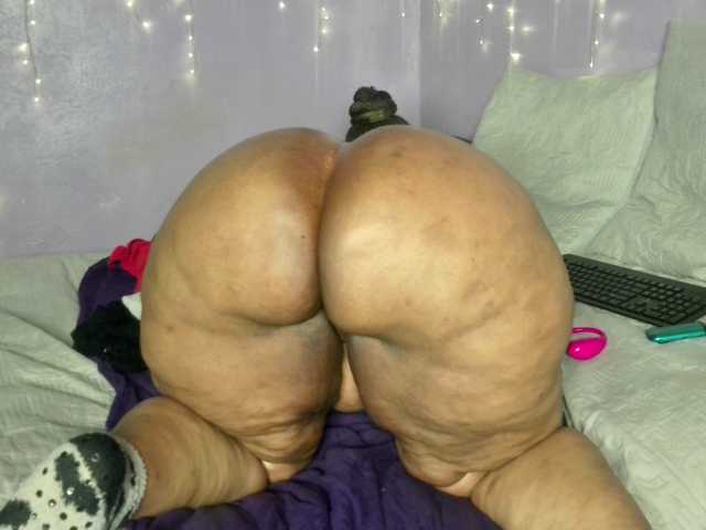 Big-Ass-Wilma live cam on BongaCams