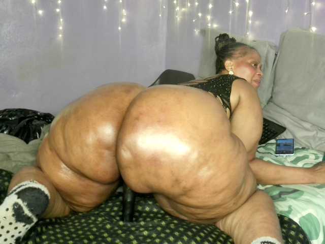 Big-Ass-Wilma live cam on BongaCams