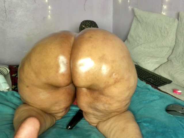 Big-Ass-Wilma live cam on BongaCams