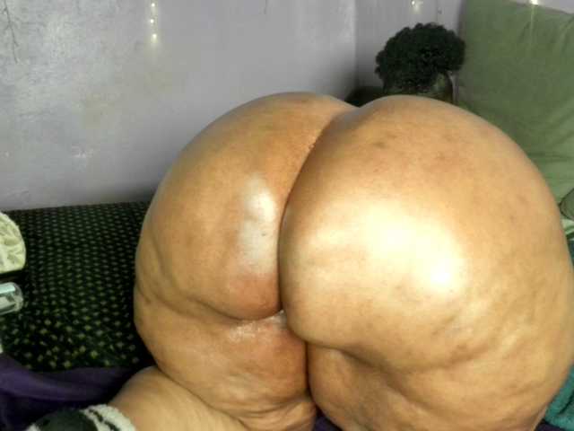 Big-Ass-Wilma live webcam show