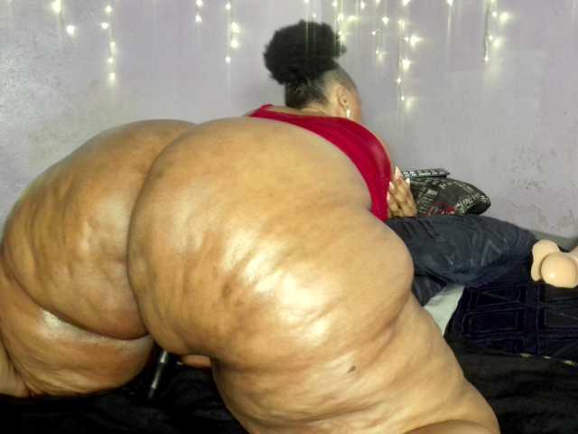 Big-Ass-Wilma live cam on BongaCams