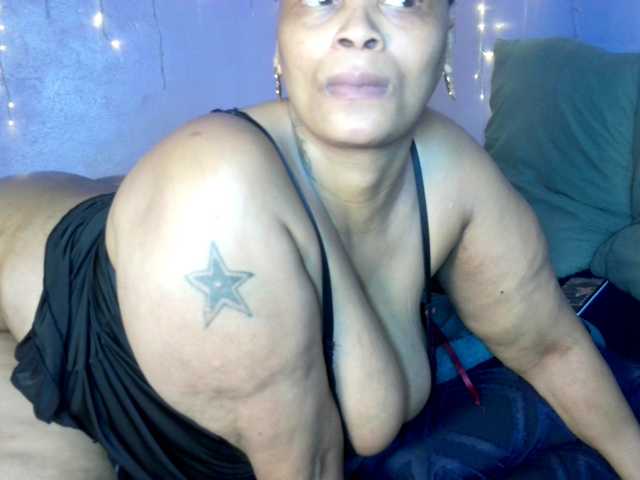 Big-Ass-Wilma live cam on UnifiedCams