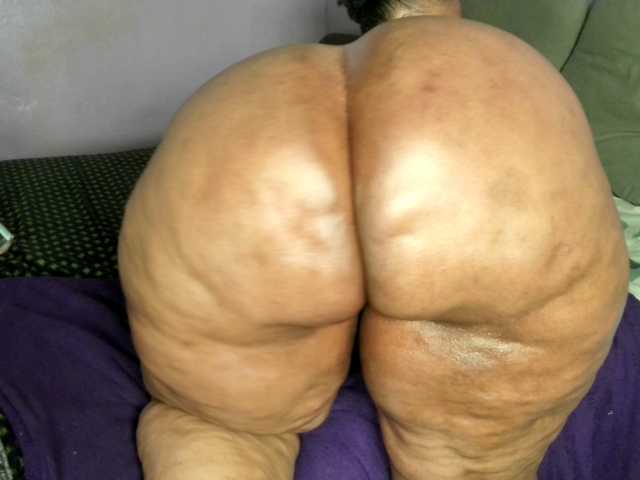 Big-Ass-Wilma live webcam show